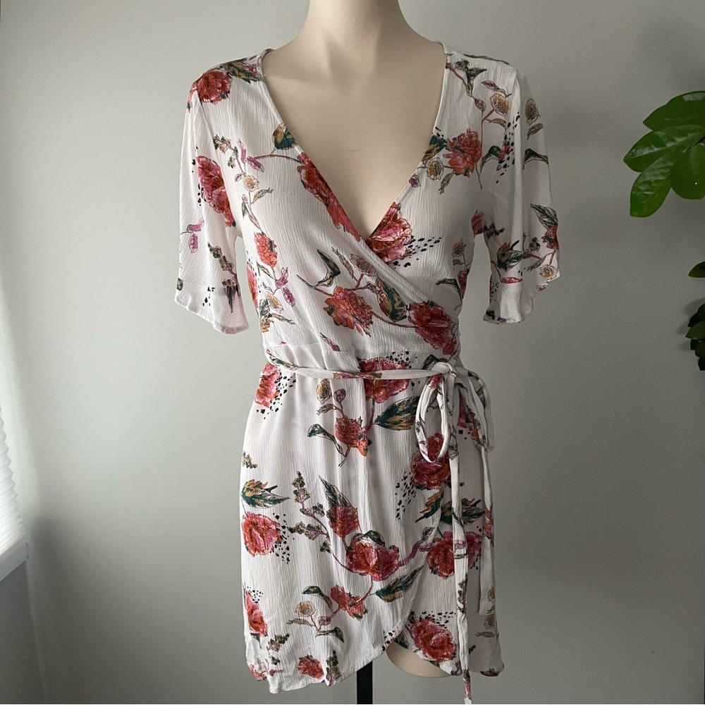 O’Neill Floral Wrap Mini Crepe Dress Pink White Size Medium - Picture 3 of 9